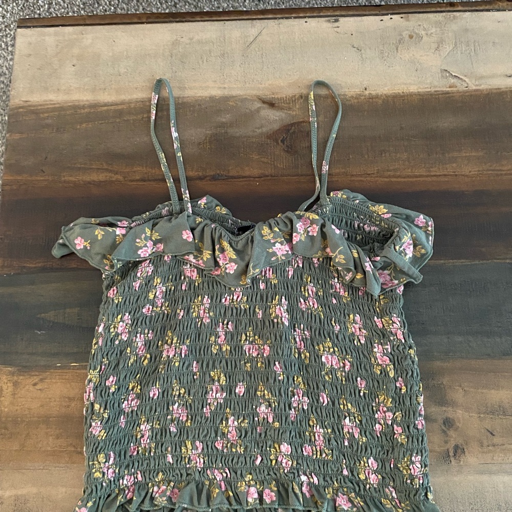 America Eagle Outfitters Floral Smocked Tank Top - Picture 2 of 9